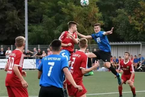 Lokalderby: Ganerb (rot) gegen Speyer. Foto: Lenz