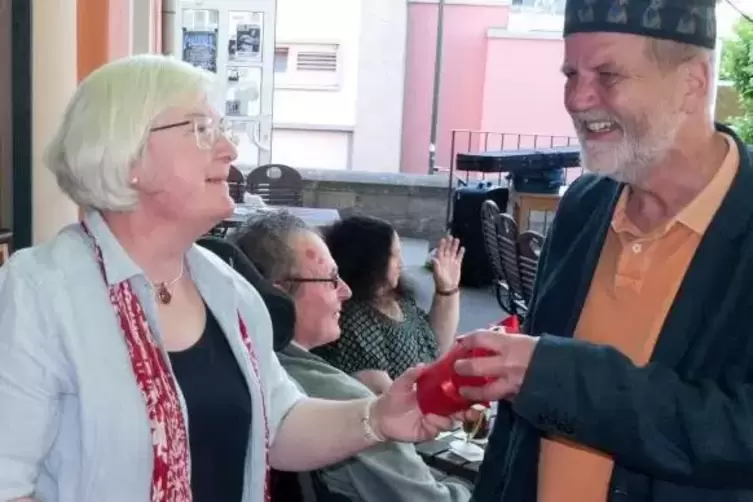 Jochen Hartloff mit seiner Vorgängerin Ulrike Nagel am Abend der Stichwahl. Foto: Sayer