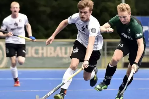 Marius Haber (am Ball), hier im Spiel gegen den TuS Obermenzing, traf nach einer Strafecke zum 3:0-Endstand aus Sicht der TG.  F