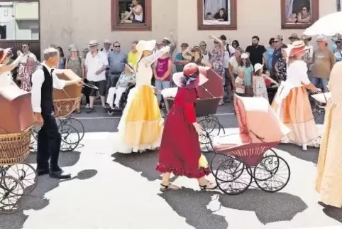 Historische Kinderwägen aus Birkweiler.