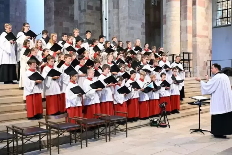 Zeigten ihre Klasse und kündeten dadurch von der großartigen und unermüdlichen Arbeit ihrer Chorleiter: die jungen Chöre der Dom