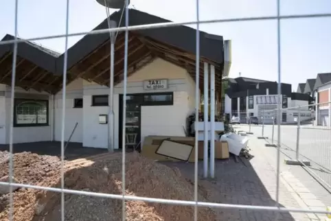 Der Kiosk am Busbahnhof soll dieser Tage abgerissen werden.  Foto: VIEW
