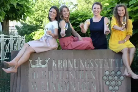 Die vier Bewerberinnen (von links): Rosa Rummel, Christina Fischer, Anna-Maria Löffler und Tamara Fränzle. Foto: Pfalzwein 