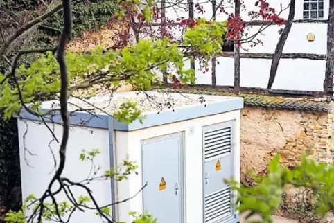 Stein des Anstoßes: Das Trafohaus darf bleiben – in neuem Gewand.