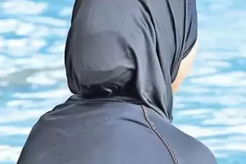 Außer im Waldschwimmbad in Eisenberg gibt es in den anderen Bädern bislang niemanden, der im Burkini schwimmen geht.