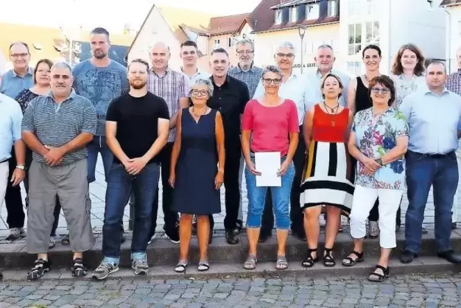 Der neue Gemeinderat Winnweiler: (von links, vorn) Ortsbürgermeister Rudolf Jacob (CDU), Karl Folz (FDP) Sebastian Glanz (CDU),