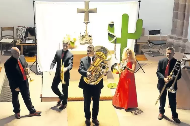 Ein Kaktus in der Kirche: Lebhaft ging es bei der Seebacher Abendmusik mit Brass 4.1. zu.