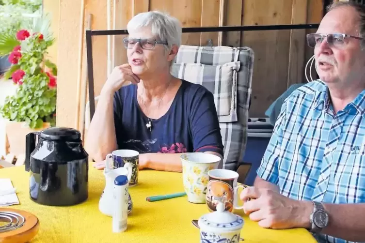 Kaffee trinken auf dem Balkon? F&uuml;r Veronika Berzel wegen &bdquo;dieser ins Hirn gehenden Frequenzen&ldquo; nur mit Ohrst&ouml;pseln m&ouml;glich.