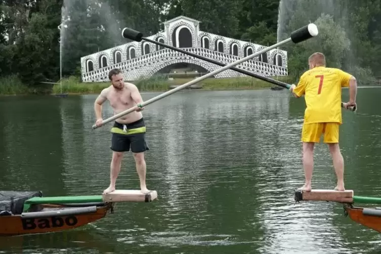 Pfadfinder und RCV-Vertreter beim Fischerstechen. Foto: BOLTE