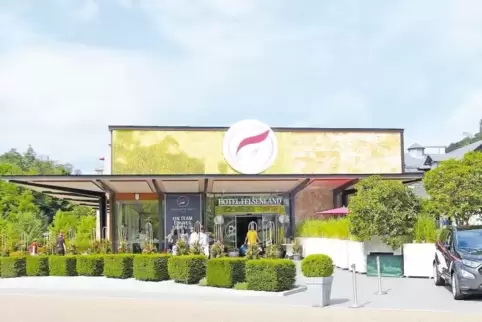 Das Hotel Felsenland soll laut Gericht auch auf der Internetseite der Verbandsgemeinde zu finden sein.