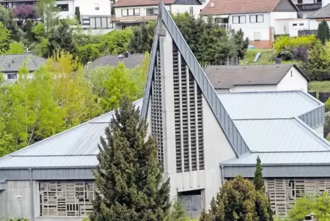 600.000 Euro würde es kosten, die Schäden an Dach und Fassade der Kirche zu beheben.