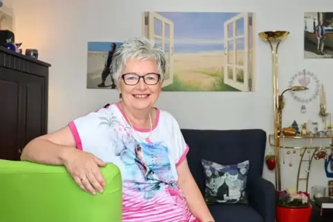 Freut sich darauf, zukünftig nur noch Gast bei der Café-Auszeit zu sein: Christiane Kohlmann. Foto: Lenz