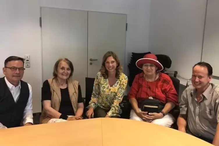 Gespräch mit Sozialministerin Sabine Bätzing-Lichtenthäler (Mitte): die IBF-Vertreter Henri Franck, Petra Spoden, Brigitte Mitsc