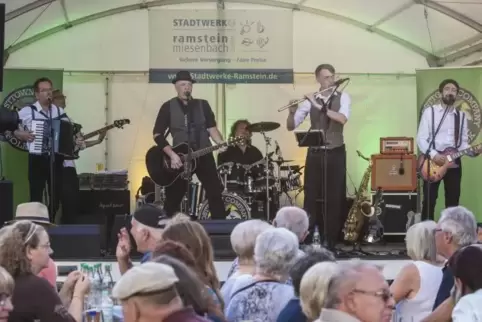 Rockten mächtig los: Bei der Ghosttown Company hätte sich mancher Besucher die eine oder andere Ballade gewünscht. Foto: VIEW