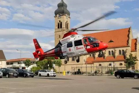 Der Rettungshubschrauber landete am Samstag in Eisenberg. Foto: IAS