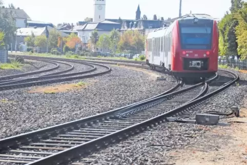 Täglich fahren 76 Züge über die Gleisbögen in den Grünstadter Bahnhof ein und aus, mal mit mehr, mal mit weniger lautem Gequiets