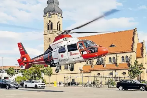 Der Rettungshubschrauber landete am Samstag mitten in Eisenberg.