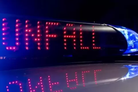 Foto: dpaBei dem Verkehrsunfall in Homburg wurden zwei Personen schwer und drei leichtverletzt