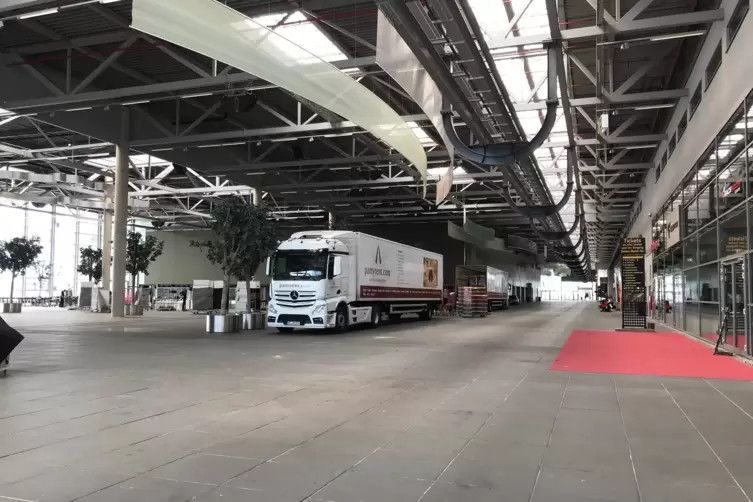 Nuerburgring_kad_Fast_voll_vermietet_aber_schwach_besucht_Der_Ring-Boulevard.jpg