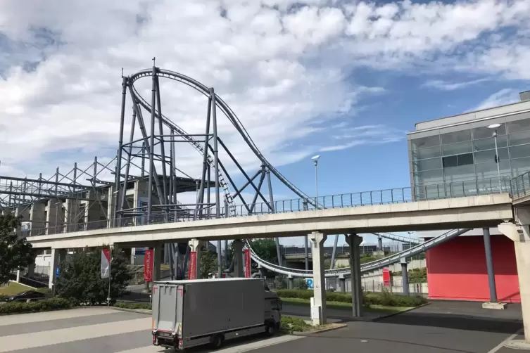 Nuerburgring_kad_Sinnbild_des_Stillstands_Die_Achterbahn_RingRacer_ist_betriebsbereit_aber_voellig_unwirtschaftlich_Deshalb_faehrt_sie_nicht.jpg