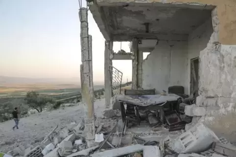 In Syrien herrschat immer noch Krieg: ein von Luftangriffen zerstörtes Haus.  Foto: dpa