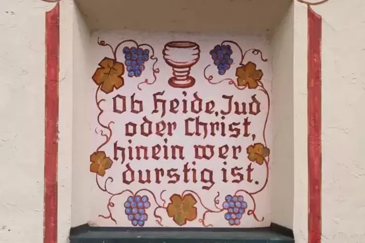 Dieses Schild schm&uuml;ckt den Gasthof Neuwirt in Ellb&ouml;gen. Foto: Kreiner