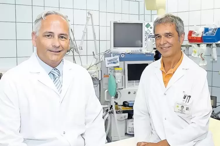 Der eine geht, der andere kommt: Horst Fleck (rechts), Chefarzt der Klinik für Unfallchirurgie und Orthopädie am Westpfalz-Klini