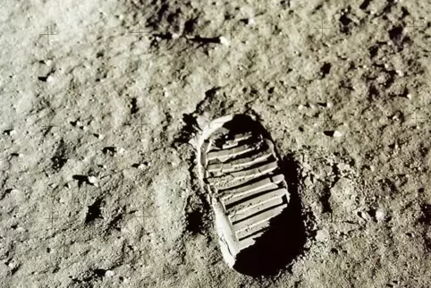 Ein Fußabdruck des US-amerikanischen Astronauten Edwin E. Aldrin auf dem Mond.  Foto: -/Nasa/dpa