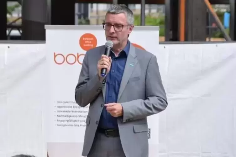 Dezernent Klaus Dillinger bei seiner Ansprache. Foto: WEG