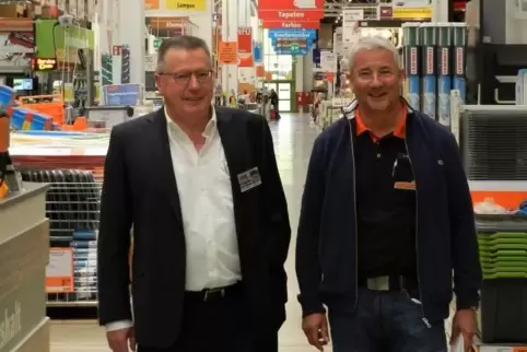 Fühlen sich um Jahre zurückgeworfen: der Chef der Globus-Baumarktgruppe Erich Huwer (links) und der Zweibrücker Marktleiter Clau