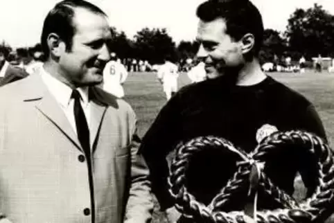 Wer war es: Ringer-Legende Wilfried Dietrich (links) brachte Christian Roßkopf nicht zum Sturz, denn er spielte gar nicht mit.  