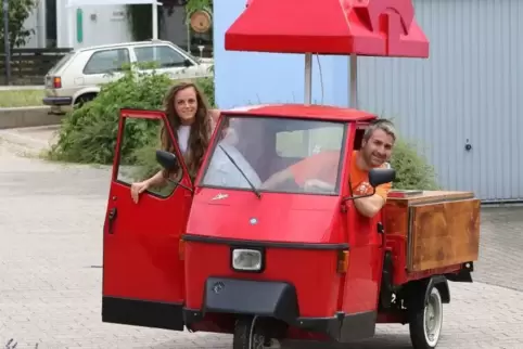 Es fehlt nur noch der Feinschliff, dann kann Patricia Rohr und ihr Mann Pascal mit dem Foodtruck durch Landau touren. Hot Dogs m
