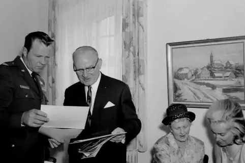 Hans Paqué dokumentierte wichtige Ereignisse in der Geschichte Ramsteins: Dieses Foto von 1969 zeigt die Verabschiedung von Colo