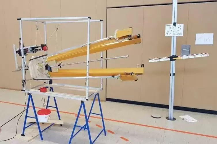 Bester Platz: Seine selbst konstruierte Abschussvorrichtung kam vor allem in der Turnhalle des Reichswald-Gymnasiums zum Einsatz