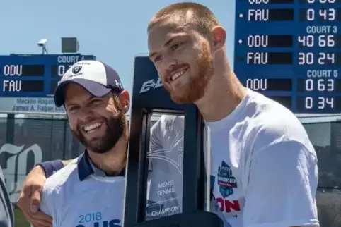 Dominik Müller (links) und Vincent Schneider nach der Gewinn des C-USA Tournamen mit der Baylor Universität  Foto: ODU Athletics