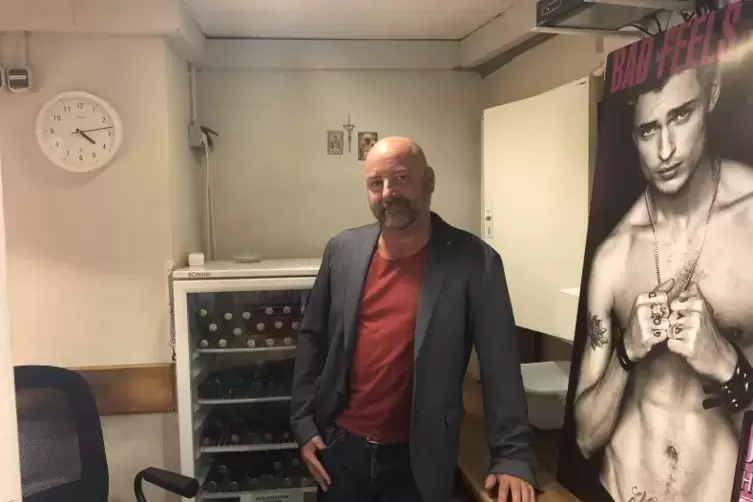 Der Kinochef am Ticketschalter.  Foto: Lips
