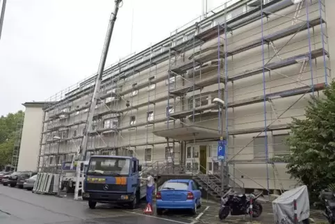 Laufen aktuell: Renovierungsarbeiten am Geschwister-Scholl-Gymnasium in Ludwigshafen-Süd. Foto: KUNZ