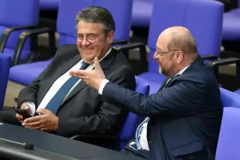 Zwei Ex-SPD-Vorsitzende: Sigmar Gabriel und Martin Schulz im Bundestag. Foto: dpa