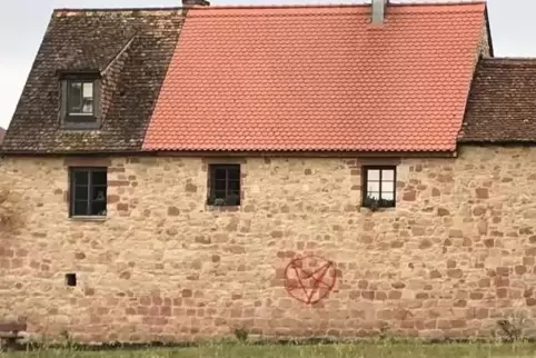 Hinweise auf die Täter nimmt die Polizei entgegen.  Foto: Polizei 