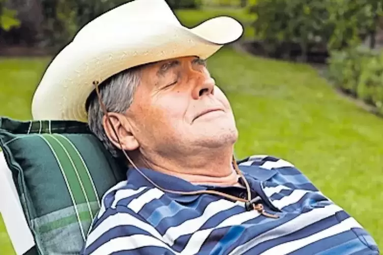 Wohlverdiente Pause: Den Schlaf sollten Senioren am Sommer am besten verteilen – auf die Nacht und den Nachmittag.