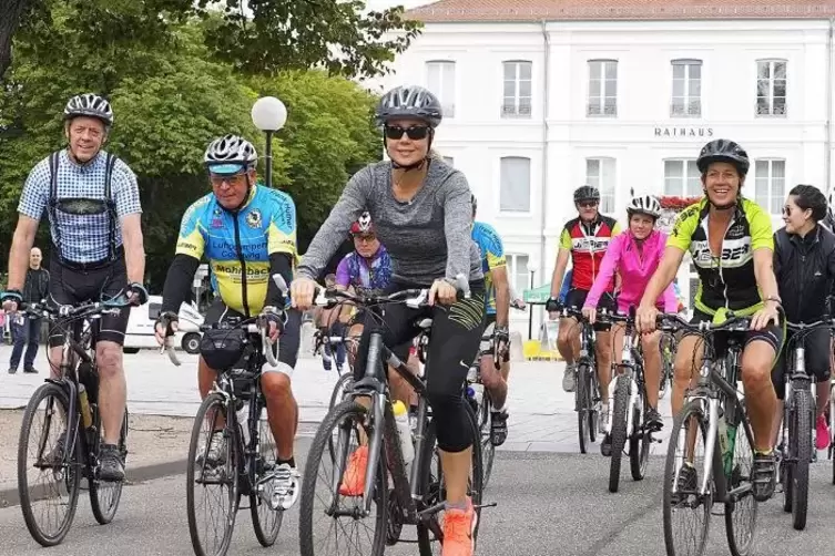 Radfahren ist populär. Das Foto zeigt die Teilnehmer des Radfahrtages 2017 in Zweibrücken . Foto: Moschel