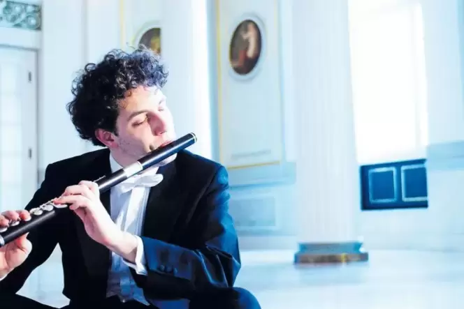 Pirmin Grehl beim Spiel auf seiner Flöte: Der Rodalber ist Professor an der Musikhochschule in Karlsruhe.