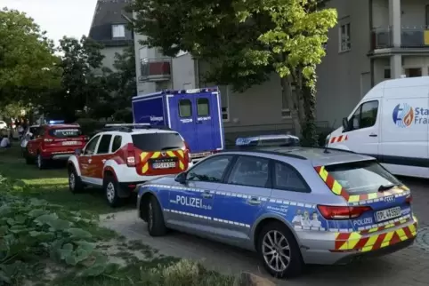 Im Einsatz waren am Montagabend neben Feuerwehr und Polizei auch das Technische Hilswerk sowie die Sanitätseinsatzgruppe des Rhe