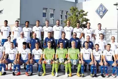 Der Regionalligakader des FKP: (hintere Reihe von links) Luis Kiefer, Felix Bürger, Salif Cissé, Moritz Zimmer, Yannick Grieß, M