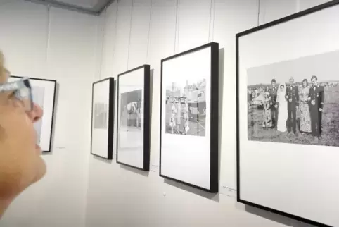 Im Ramsteiner Dokumentations- und Ausstellungszentrum zur Geschichte der US-Amerikaner in Rheinland-Pfalz schaut sich eine Besuc