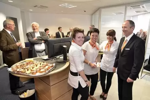 Da sah die Welt noch anders aus: Die Filiale der VR-Bank in Rieschweiler-Mühlbach nach dem Umbau im Jahre 2013 ... Foto: Moschel