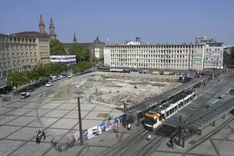 „Metropol“-Baustelle auf dem Berliner Platz. Archivfoto: Kunz