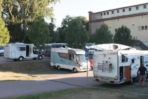 Der Germersheimer Stellplatz für Wohnmobile wurde vergrößert, weil er gut frequentiert ist.  ArchivFoto: Van