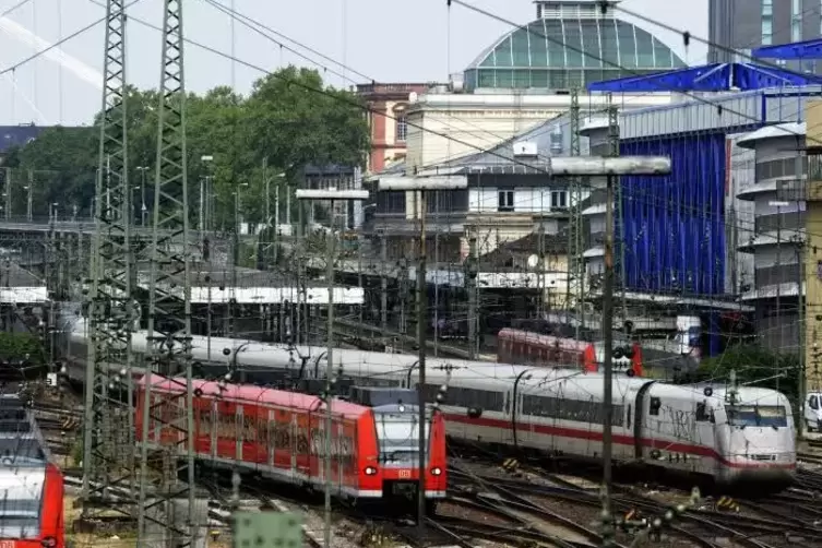 Der Mannheimer Hauptbahnhof ist der zentrale Knotenpunkt der Rhein-Neckar-Region.  Foto: KUNZ