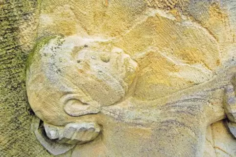 Bildhauer Walter Vogt schuf das Gesicht am Wachenheimer Denkmal.